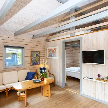 4 Person In Hovborg-by Traum