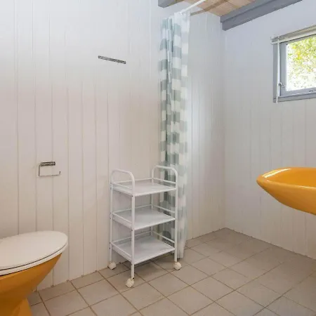 4 Person In Hovborg-by Traum *