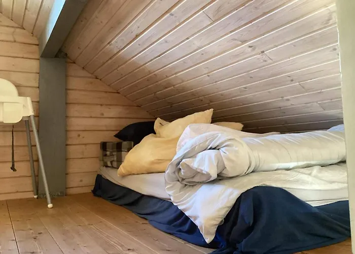 4 Person In Hovborg-by Traum *