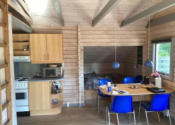 4 Person In Hovborg-by Traum