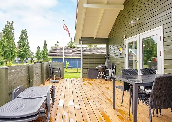 4 Person In Hovborg-by Traum