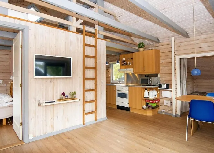 4 Person In Hovborg-by Traum